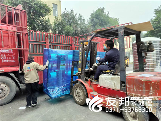 洛陽(yáng)市名珍食品有限公司伊濱分公司5噸單級(jí)設(shè)備發(fā)貨19.jpg